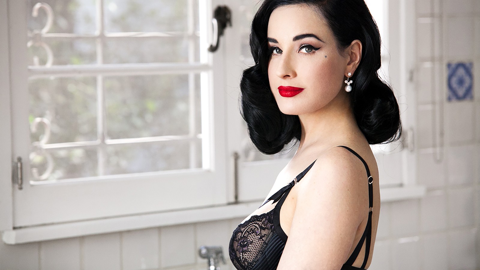 Dita Von Teese on Her First-Ever Streaming Burlesque Show and the Secrets  to Eternal Beauty