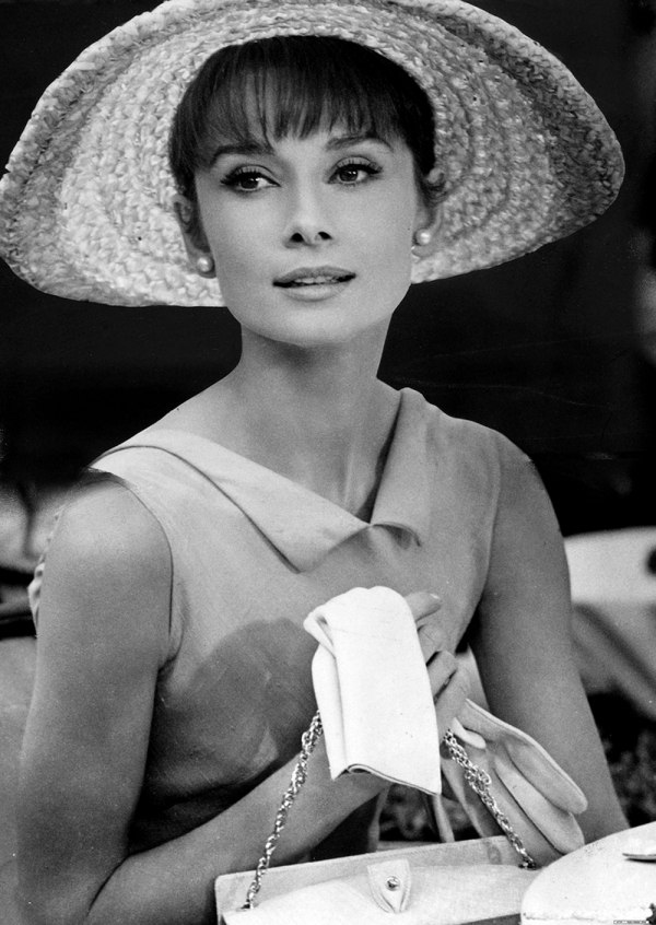 Audrey hepburn 2024 pearl necklace